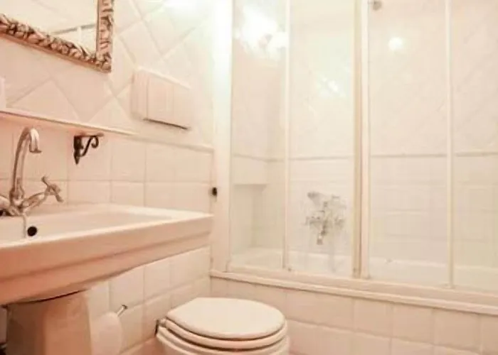 Maison De Marta בית הארחה 4*